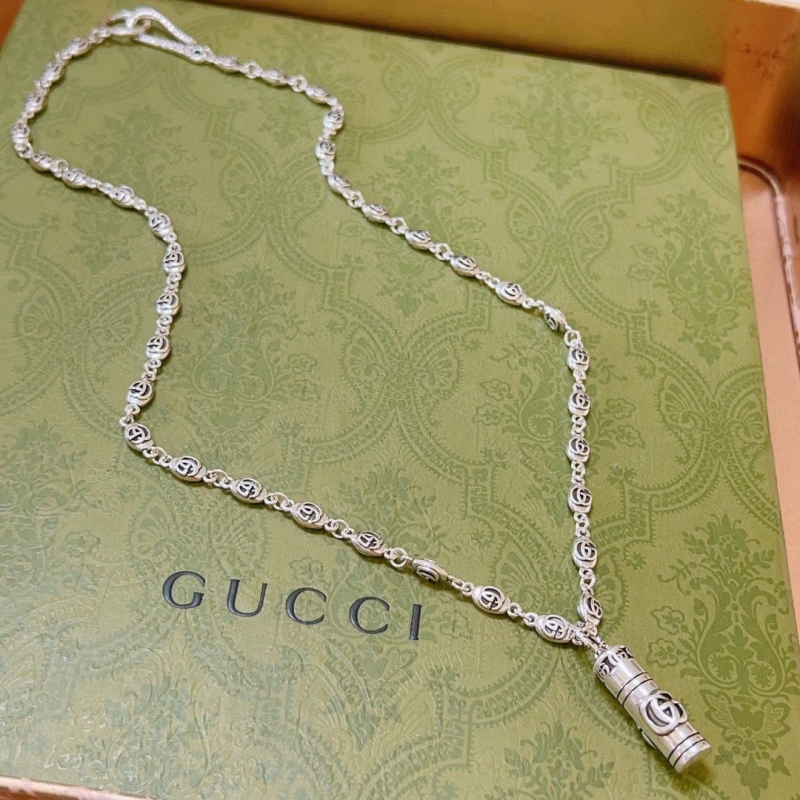 G*u*i necklaces